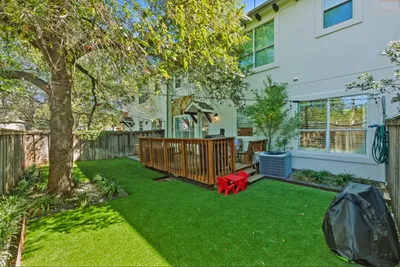 1621 enfield rd e 034.jpg
